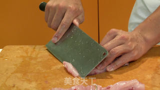 西芹炒生鱼的做法步骤：1