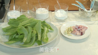 生炒水东芥菜的做法步骤：1