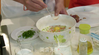 豌豆胡萝卜煎鸡蛋的做法步骤：4