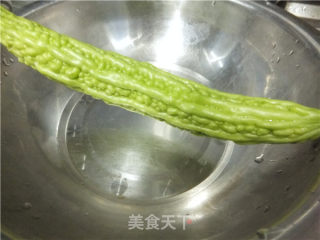 苦瓜炒肉片的做法步骤：1