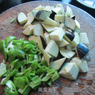 辣椒炒茄子的做法步骤：2