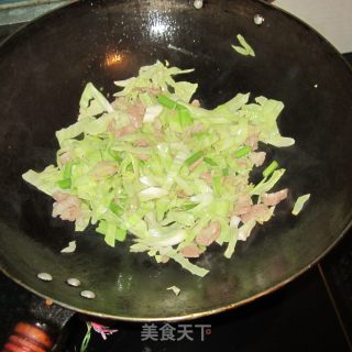 圆白菜炒肉的做法步骤：3