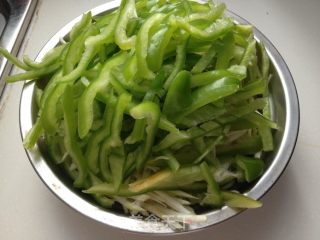 茭白青椒肉丝的做法步骤：4