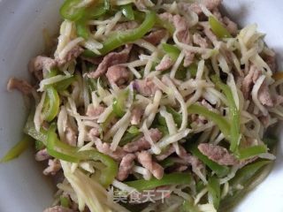 茭白青椒肉丝的做法步骤：9