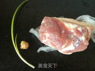 地道川味--蒜泥白肉的做法步骤：1