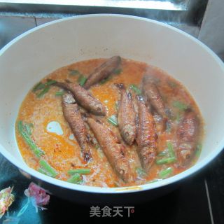 香芹辣椒粉烧鱼的做法步骤：9