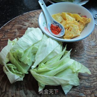 圆白菜炒蛋的做法步骤：1