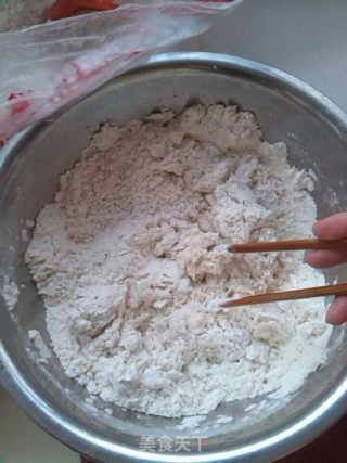 第一次用电饼铛做披萨 哈哈！的做法步骤：2