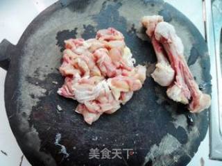 电饭锅香菇鸡腿肉的做法步骤：2