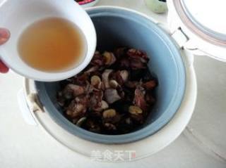 电饭锅香菇鸡腿肉的做法步骤：8