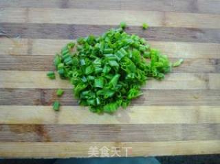 零技术快捷营养菜——葱花蛋的做法步骤：1