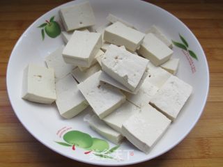绿豆芽炒豆腐的做法步骤：1