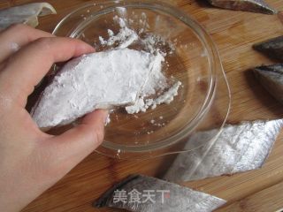 豆豉烧带鱼的做法步骤：2