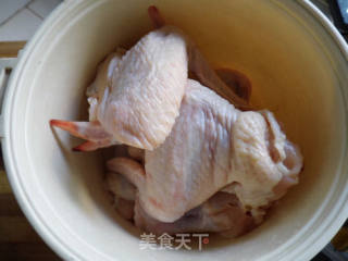 台湾名菜之一————————【 三杯蘑菇鸡翅】的做法步骤：1
