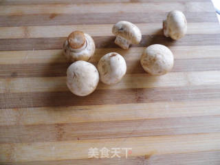 台湾名菜之一————————【 三杯蘑菇鸡翅】的做法步骤：6