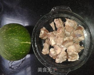 南瓜排骨煲的做法步骤：1