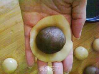 豆沙月饼的做法步骤：9