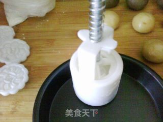 豆沙月饼的做法步骤：12