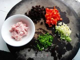 酱菜肉末豆腐的做法步骤：2