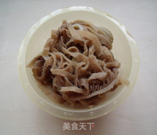 鲜椒香菜毛肚的做法步骤：1