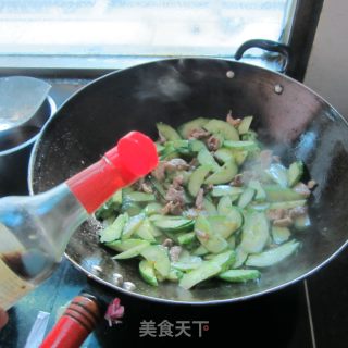 黄瓜炒瘦肉的做法步骤：5