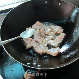 蒜米啤酒鱼的做法步骤：2