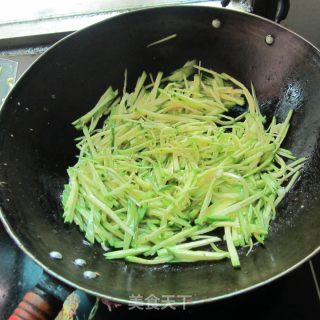 小小南瓜丝的做法步骤：3