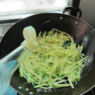 小小南瓜丝的做法步骤：4