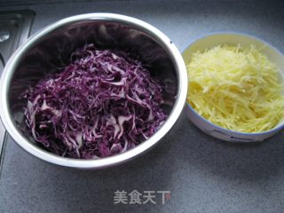 炝紫甘蓝土豆丝的做法步骤：1