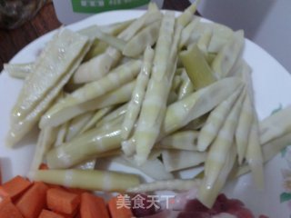 肉丁炒笋的做法步骤：3