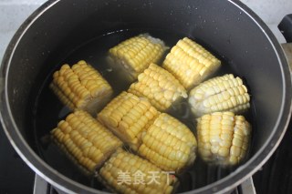 奶香玉米的做法步骤：1