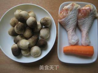 蚝油草菇鸡肉的做法步骤：1