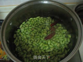 【凉拌毛豆子】夏日里的一抹清凉的做法步骤：2