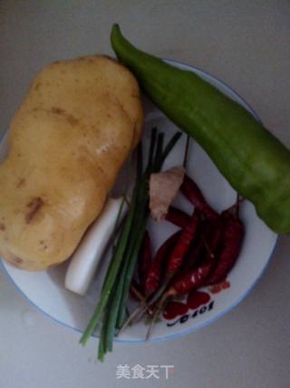 酸辣土豆丝的做法步骤：1