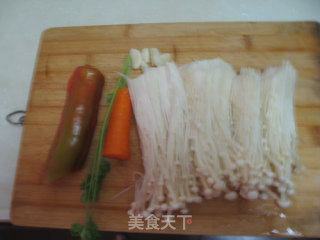 【凉拌金针菇】夏日里的一抹清凉的做法步骤：1