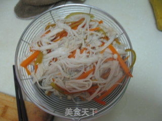 【凉拌金针菇】夏日里的一抹清凉的做法步骤：5