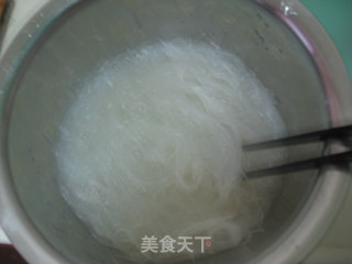 【凉拌粉丝】夏日里的一抹清凉的做法步骤：2