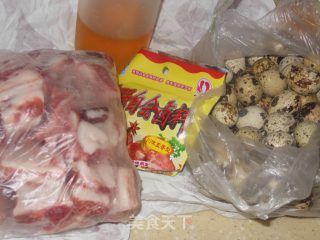 红烧排骨鹌鹑蛋的做法步骤：1