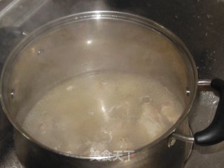 红烧排骨鹌鹑蛋的做法步骤：3
