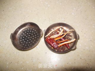 红烧排骨鹌鹑蛋的做法步骤：4