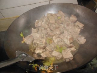 红烧排骨鹌鹑蛋的做法步骤：11