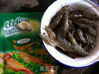 开背黑椒虾的做法步骤：1