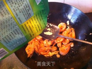 开背黑椒虾的做法步骤：7