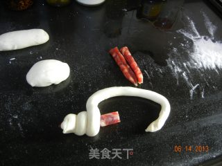 腊肠卷的做法步骤：2