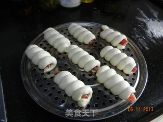 腊肠卷的做法步骤：3