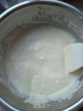 终于做成功了威风蛋糕！真该买个照相机拍呢！的做法步骤：7