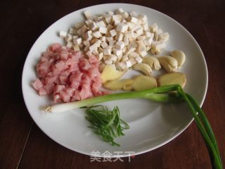 杏鲍菇炸酱面的做法步骤：1