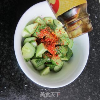 蚝油炝黄瓜的做法步骤：3