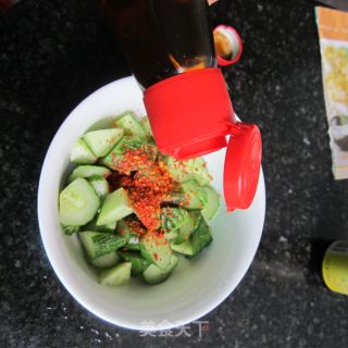 蚝油炝黄瓜的做法步骤：4
