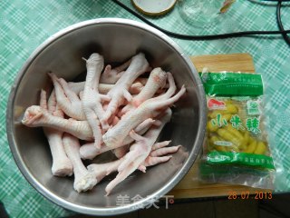 泡椒凤爪的做法步骤：1